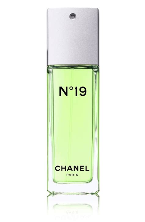 chanel n 19 eau de toilette spray|N°19 .